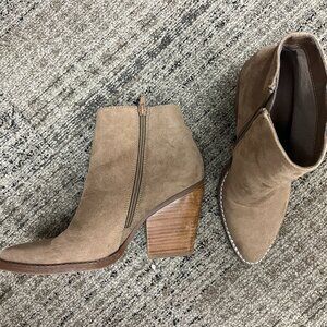 Steve Madden tan suede booties for fall, size 9.5